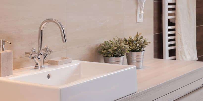 Ανακαίνιση Μπάνιου με 1000 Ευρώ: Πως να Δημιουργήσεις Ένα Νέο Χώρο Χωρίς Υπερβολικές Δαπάνες