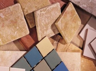 Τοποθέτηση Πλακιδίων: Τιμή Ανά Τετραγωνικό και Παράγοντες που Επηρεάζουν το Κόστος