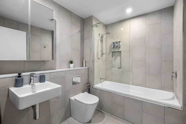 Επισμάλτωση Μπανιέρας σε Οικονομική Τιμή: Οδηγός και Λύσεις για το Σπίτι σας