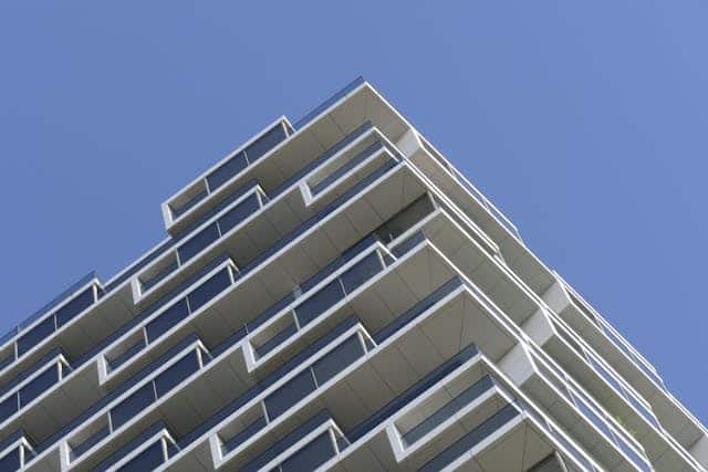 Πόσο κοστίζει να χτίσεις μια πολυκατοικία ανά τετραγωνικό